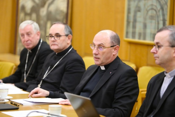 prymas i biskupi